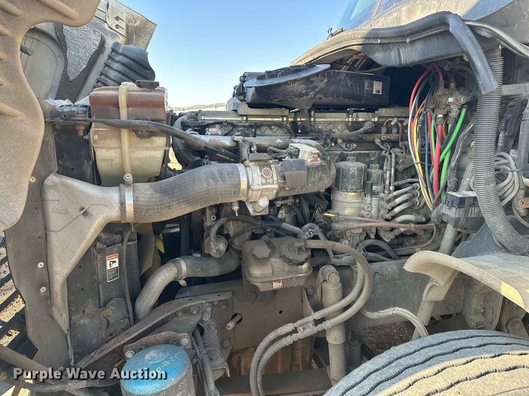 image for item EL0023 2009 Freightliner Cascadia semi truck