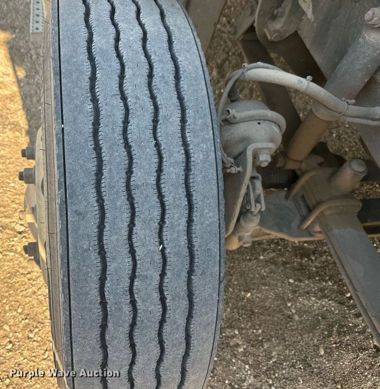 image for item EL0023 2009 Freightliner Cascadia semi truck