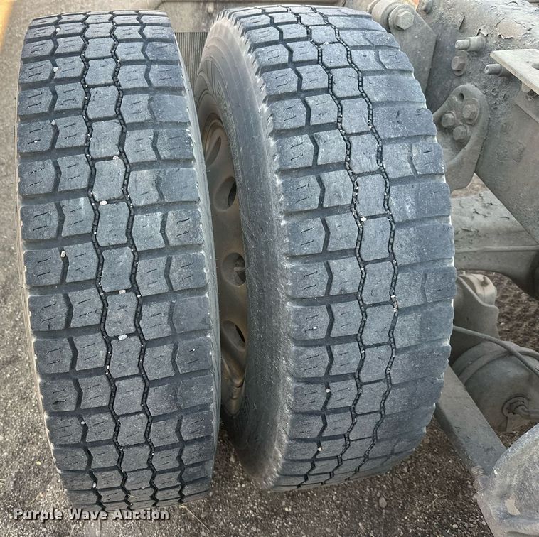 image for item EL0023 2009 Freightliner Cascadia semi truck