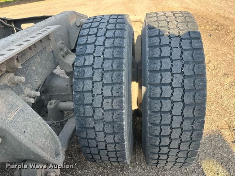 image for item EL0023 2009 Freightliner Cascadia semi truck