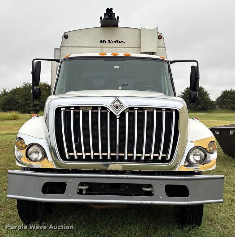 image for item EM0591 2008 International 7400 refuse truck