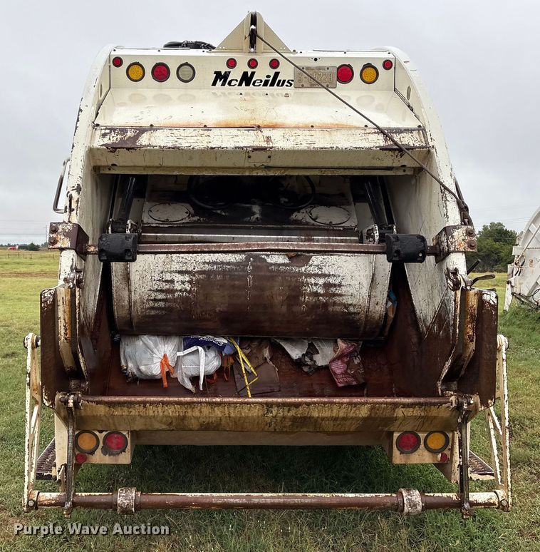 image for item EM0591 2008 International 7400 refuse truck