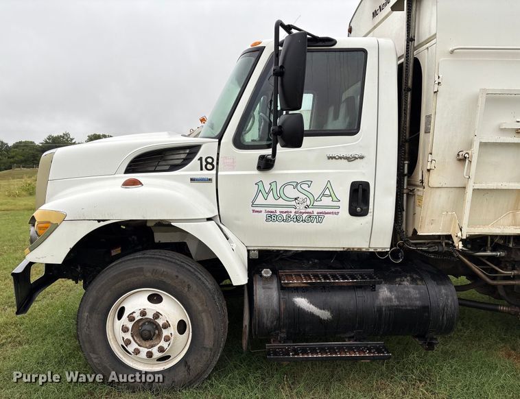 image for item EM0591 2008 International 7400 refuse truck