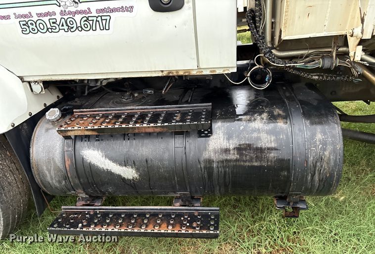 image for item EM0591 2008 International 7400 refuse truck