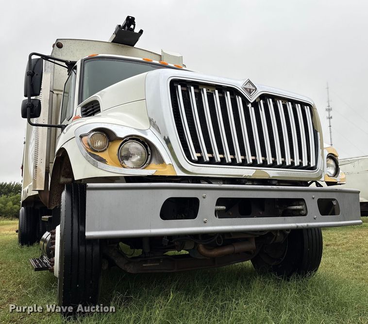 image for item EM0591 2008 International 7400 refuse truck
