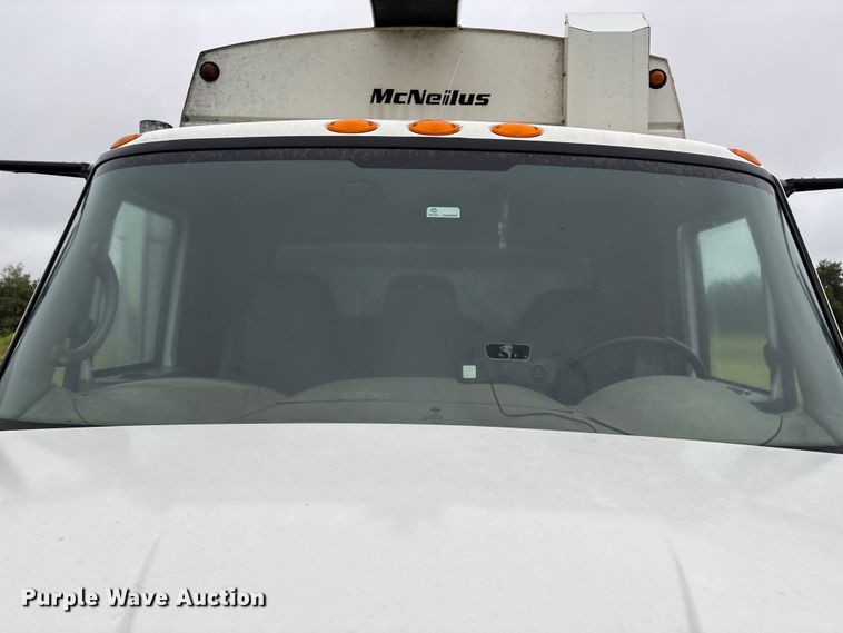 image for item EM0591 2008 International 7400 refuse truck