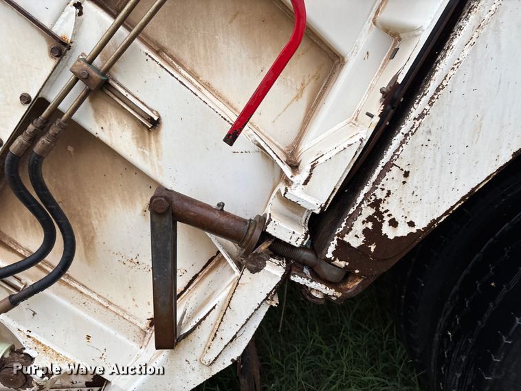 image for item EM0591 2008 International 7400 refuse truck