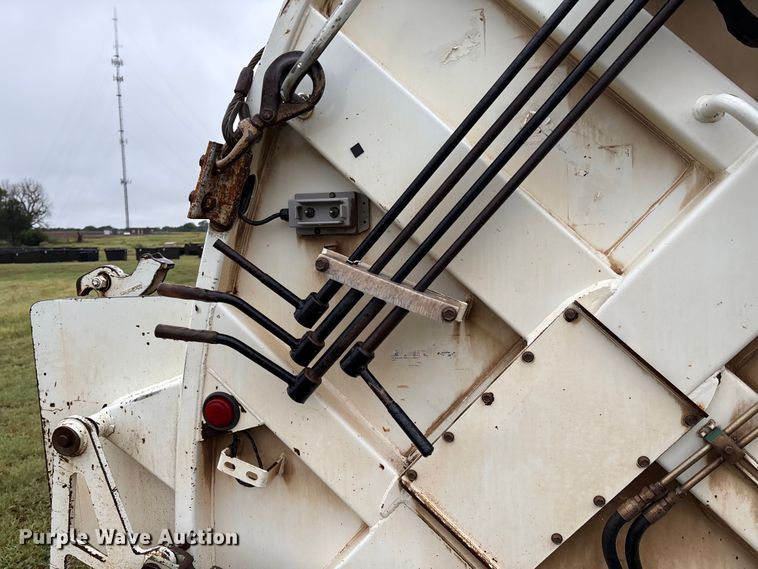 image for item EM0591 2008 International 7400 refuse truck