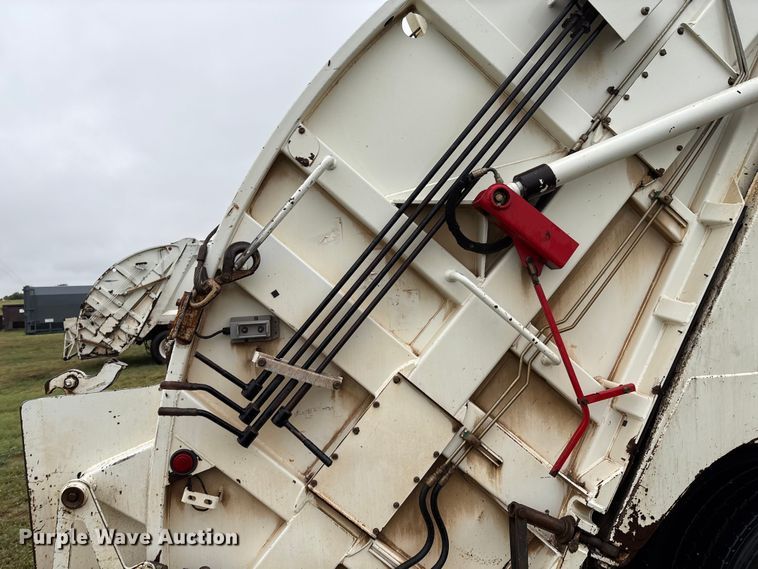 image for item EM0591 2008 International 7400 refuse truck