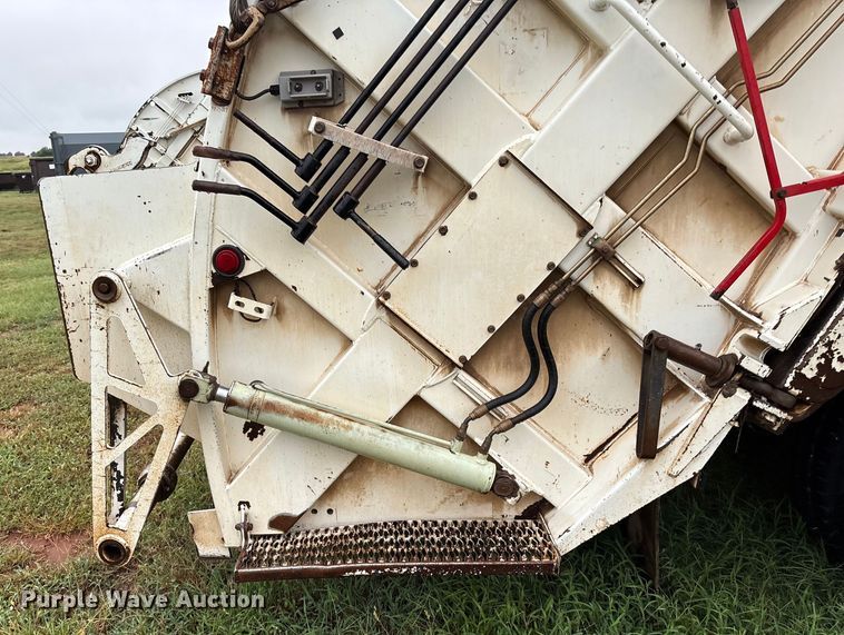 image for item EM0591 2008 International 7400 refuse truck