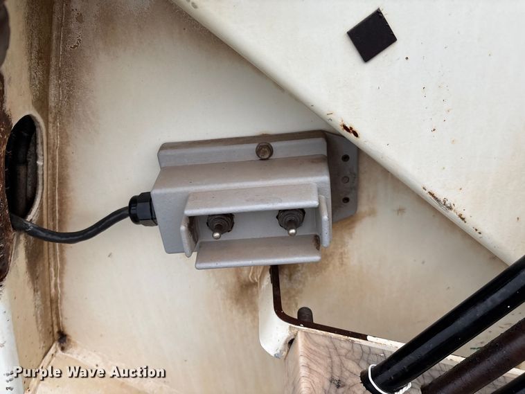 image for item EM0591 2008 International 7400 refuse truck