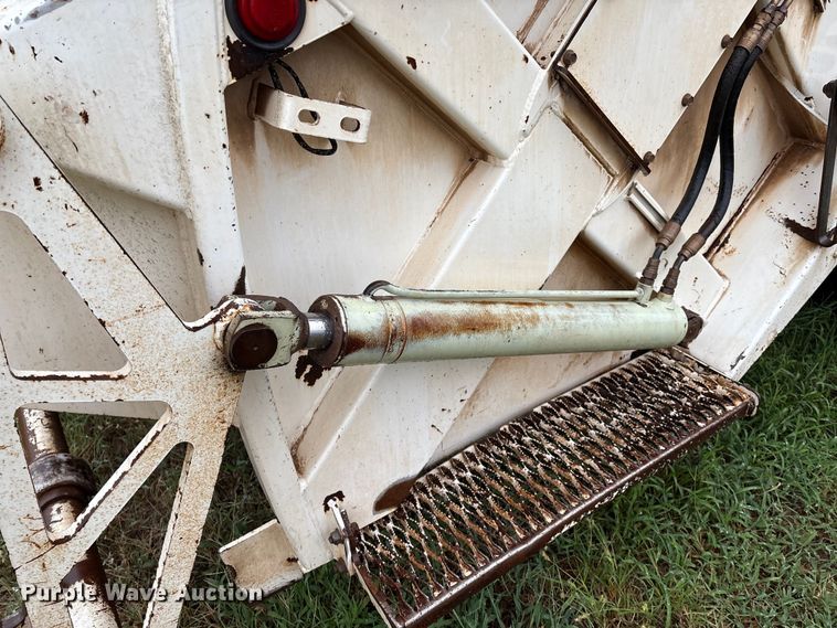 image for item EM0591 2008 International 7400 refuse truck