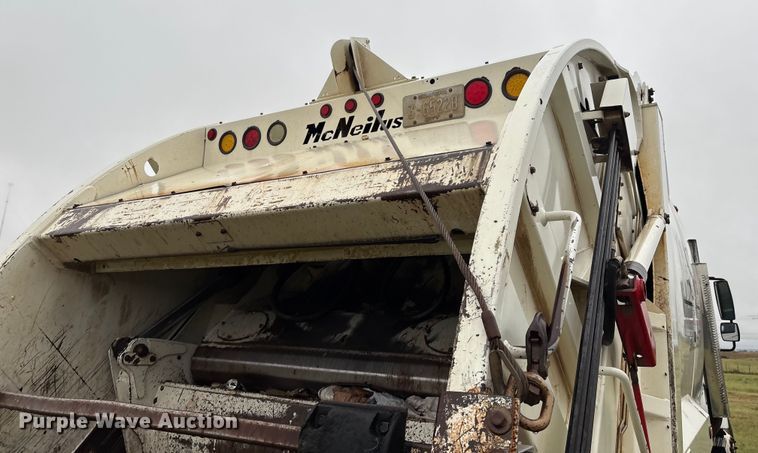 image for item EM0591 2008 International 7400 refuse truck