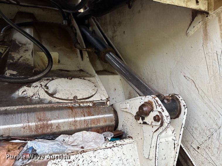 image for item EM0591 2008 International 7400 refuse truck