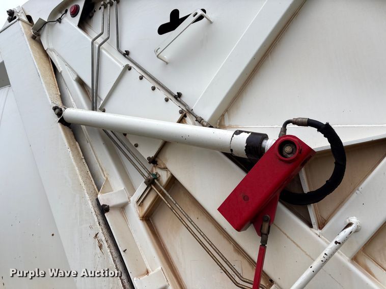 image for item EM0591 2008 International 7400 refuse truck