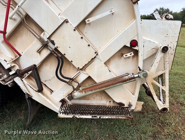 image for item EM0591 2008 International 7400 refuse truck