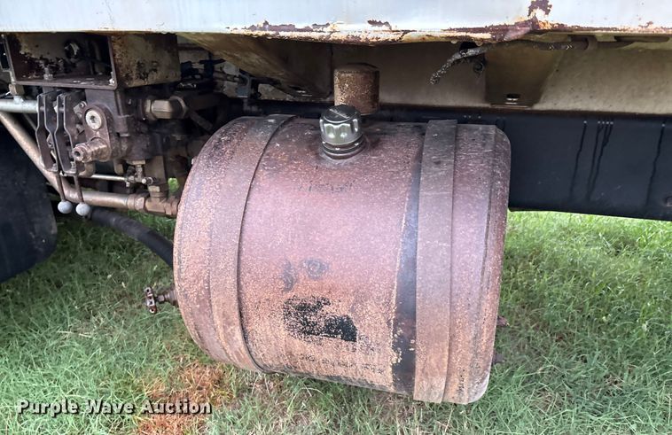 image for item EM0591 2008 International 7400 refuse truck