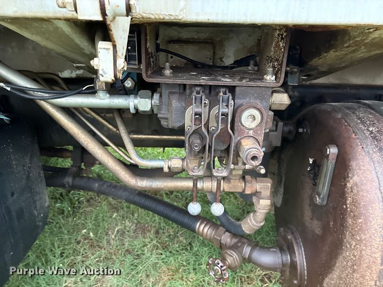 image for item EM0591 2008 International 7400 refuse truck