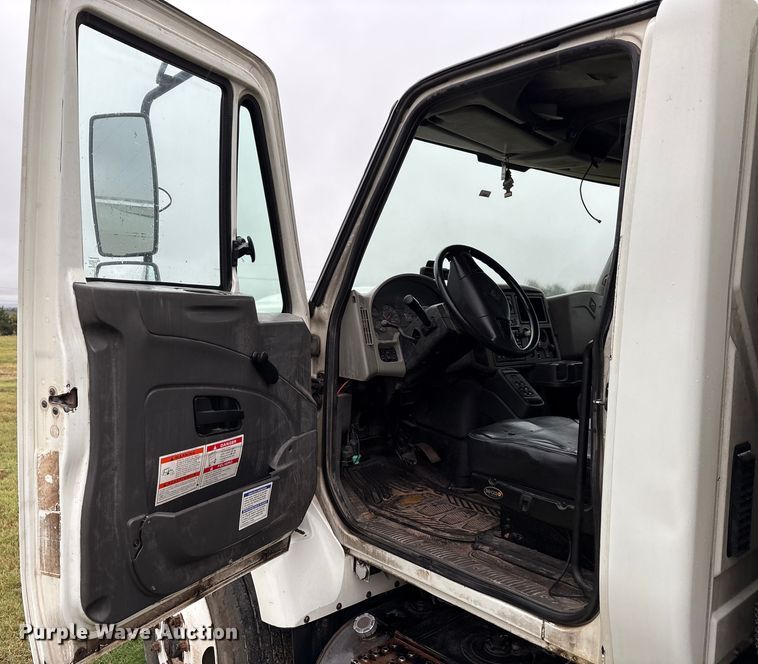 image for item EM0591 2008 International 7400 refuse truck