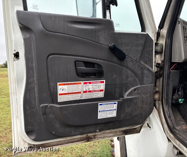 image for item EM0591 2008 International 7400 refuse truck