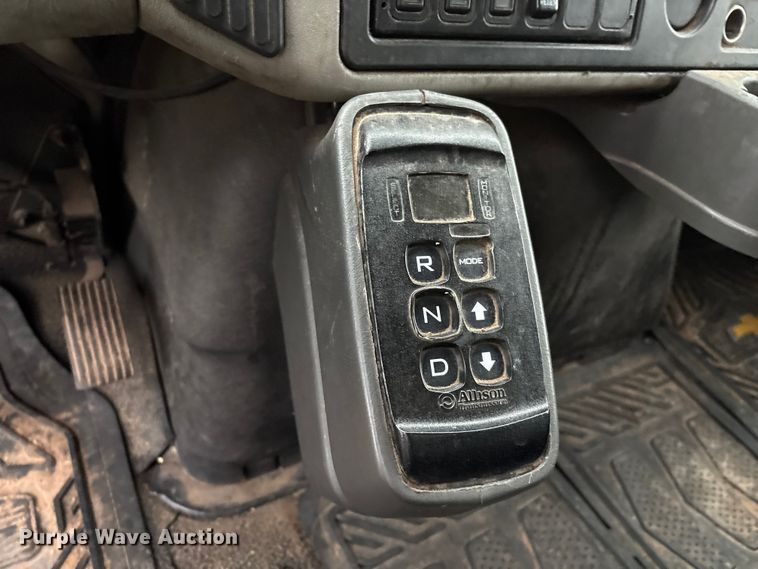 image for item EM0591 2008 International 7400 refuse truck