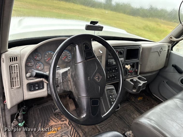 image for item EM0591 2008 International 7400 refuse truck