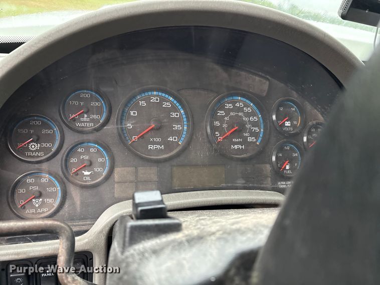 image for item EM0591 2008 International 7400 refuse truck