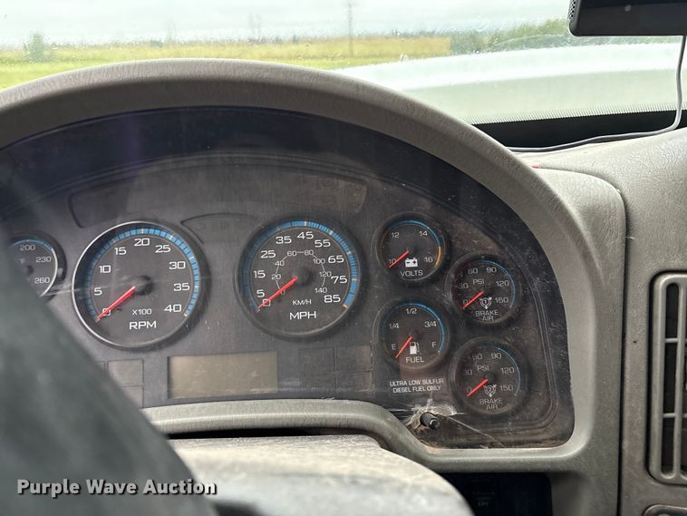 image for item EM0591 2008 International 7400 refuse truck