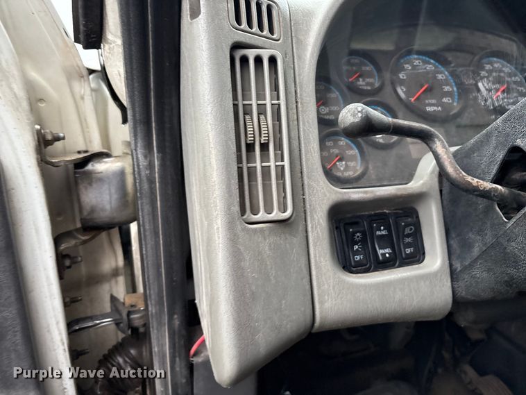 image for item EM0591 2008 International 7400 refuse truck