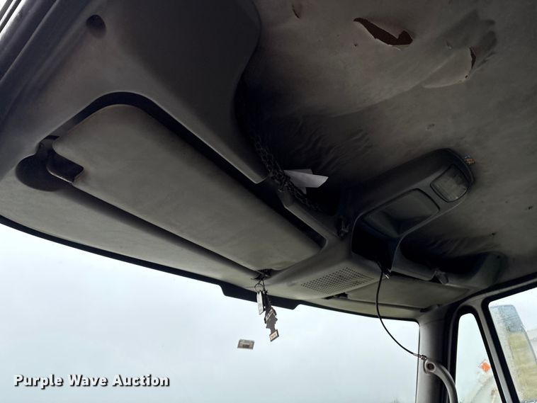 image for item EM0591 2008 International 7400 refuse truck