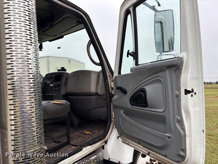 image for item EM0591 2008 International 7400 refuse truck