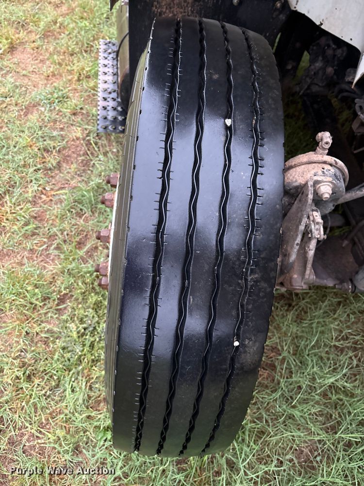 image for item EM0591 2008 International 7400 refuse truck