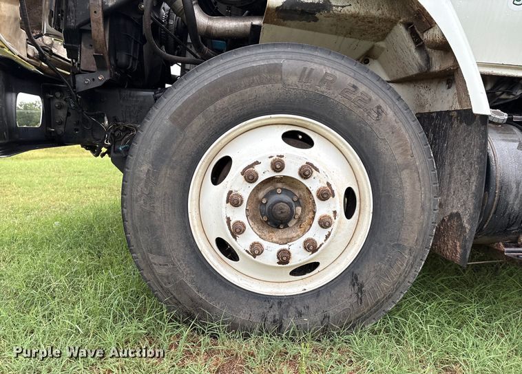 image for item EM0591 2008 International 7400 refuse truck