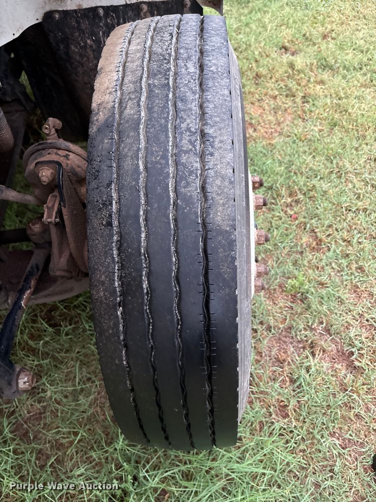 image for item EM0591 2008 International 7400 refuse truck