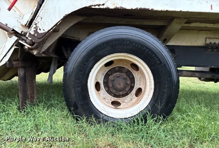 image for item EM0591 2008 International 7400 refuse truck