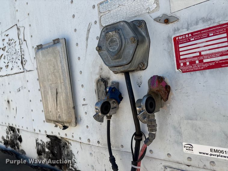 image for item EM0608 1999 Wabash dry van trailer