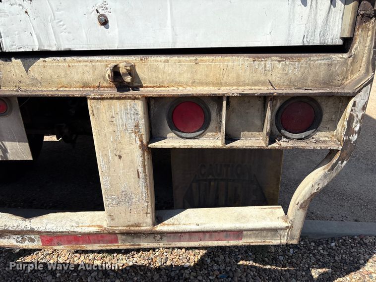 image for item EM0614 1999 Wabash dry van trailer