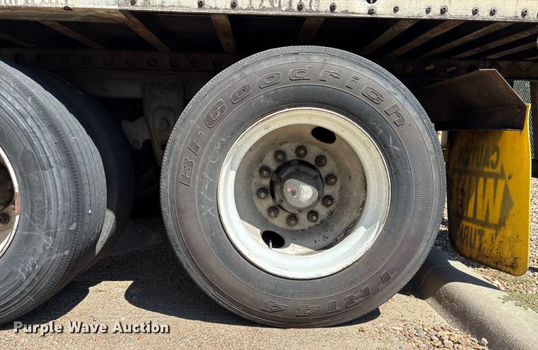 image for item EM0614 1999 Wabash dry van trailer