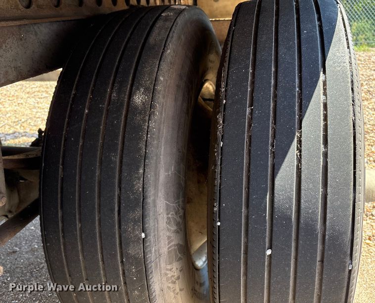 image for item EM0614 1999 Wabash dry van trailer