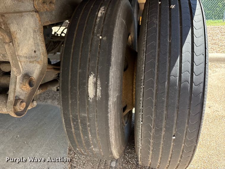 image for item EM0614 1999 Wabash dry van trailer