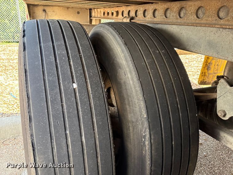 image for item EM0614 1999 Wabash dry van trailer