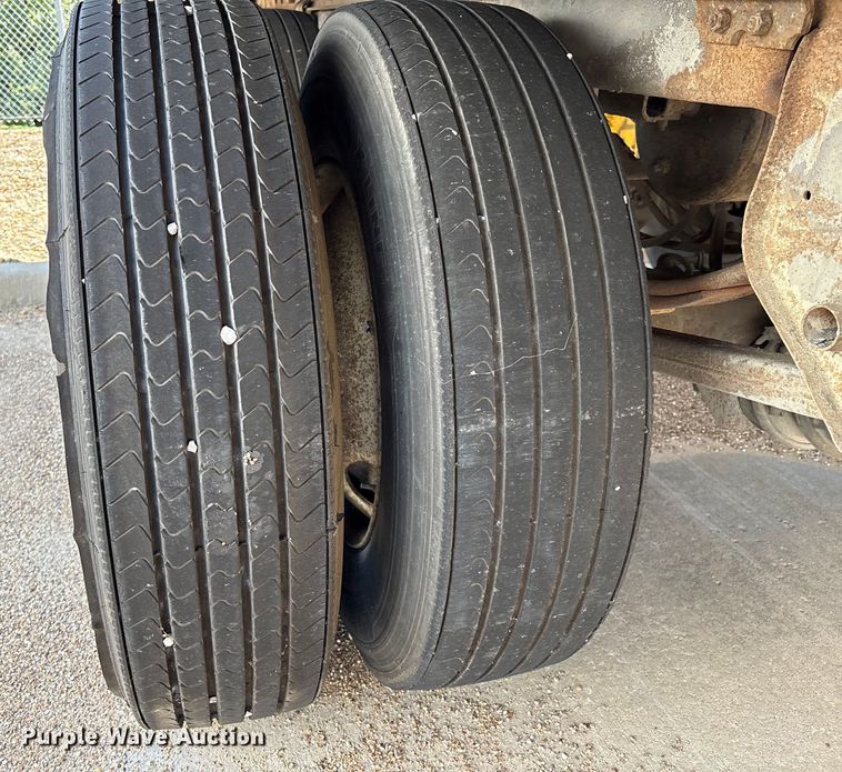 image for item EM0614 1999 Wabash dry van trailer