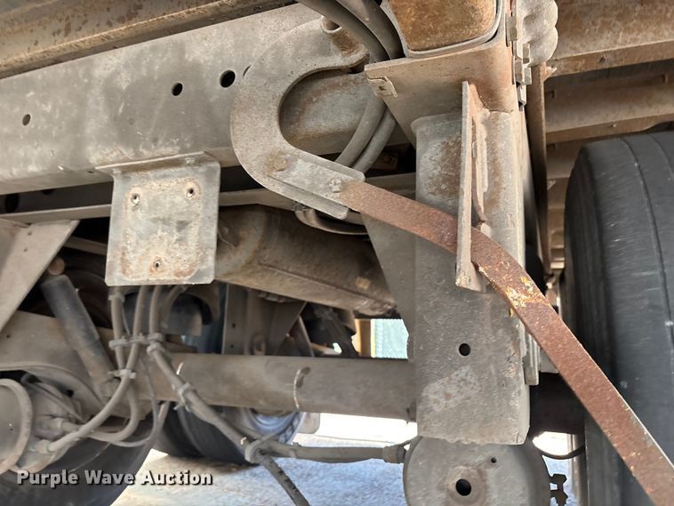 image for item EM0616 2006 Utility VS2DC dry van trailer