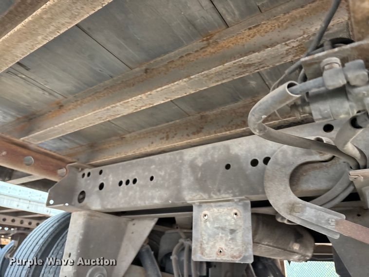 image for item EM0616 2006 Utility VS2DC dry van trailer