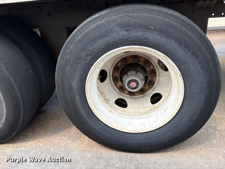 image for item EM0616 2006 Utility VS2DC dry van trailer