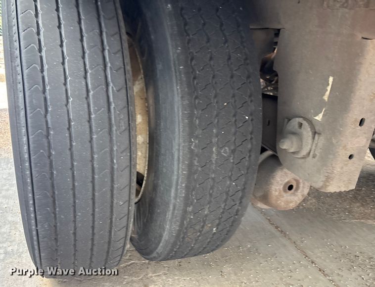 image for item EM0616 2006 Utility VS2DC dry van trailer