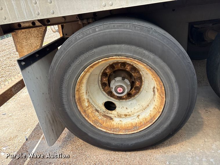 image for item EM0616 2006 Utility VS2DC dry van trailer