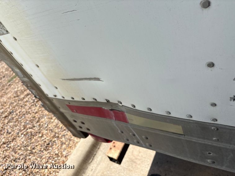 image for item EM0618 2006 Utility VS2DX dry van trailer