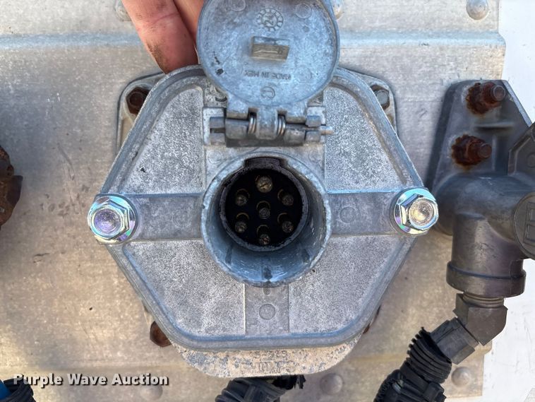 image for item EM0618 2006 Utility VS2DX dry van trailer