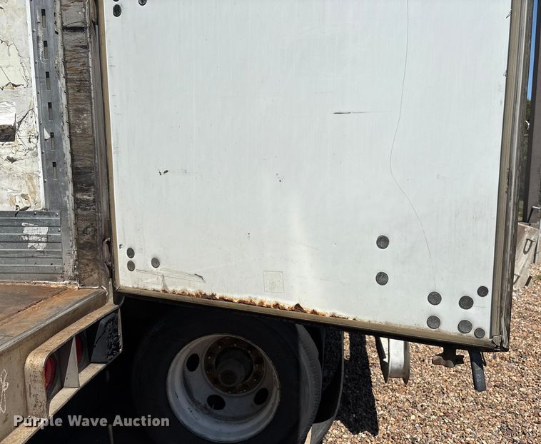 image for item EM0618 2006 Utility VS2DX dry van trailer